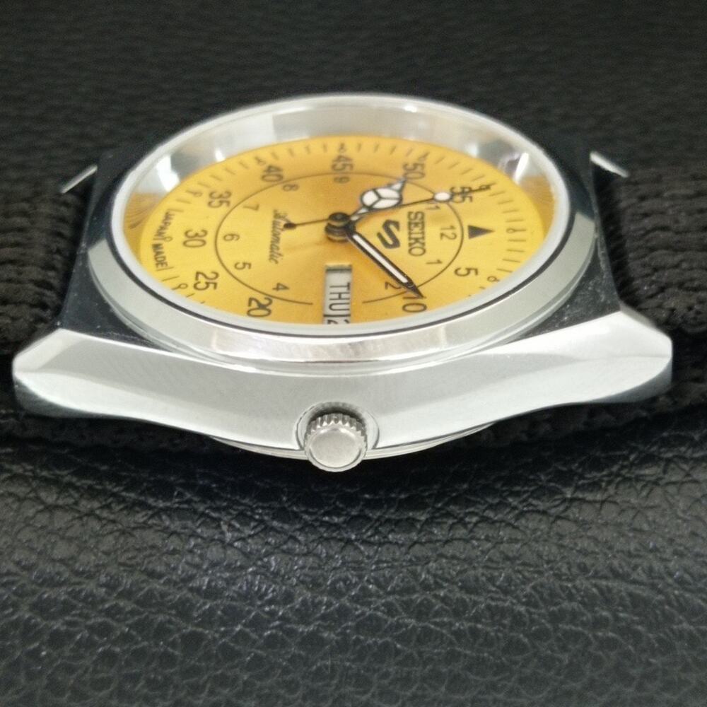 Vintage 1974 Seiko Automatic Mens Silver Watch W/daydate & Yellow accents - Picture 5 of 10